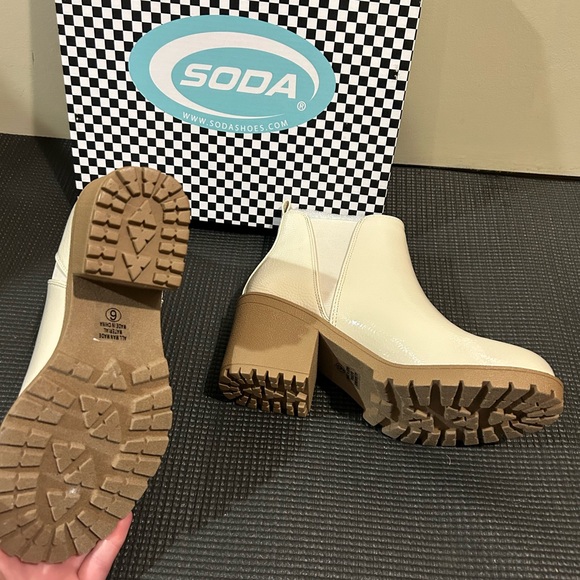 {NWT} Soda shiny faux leather boots🤍 - Picture 6 of 8